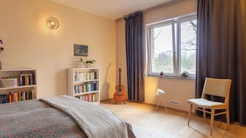 1 bedroom, desk, iron/ironing board, WiFi