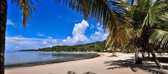 A Serene Island Beach Retreat W/Optional Car + Airport Pickup