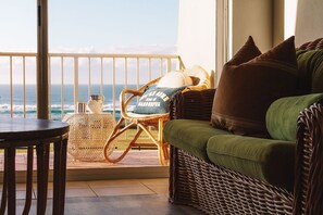 TV, books - Bay Properties | Pippi Ocean View (Yamba)