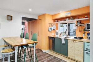 Private kitchen - Chic & Cozy 2BR Walk to Ferry via Seattle & Dining Nearby (Seattle)
