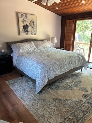 6 bedrooms, iron/ironing board, WiFi, bed sheets - Berea Coe Lake Vacation Home-close to BW campus, IX Center, Airport (Berea)