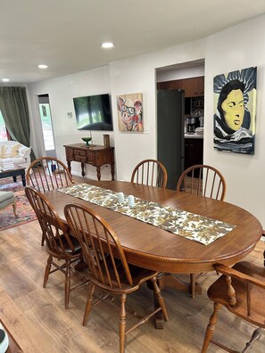 Dining - Berea Coe Lake Vacation Home-close to BW campus, IX Center, Airport (Berea)