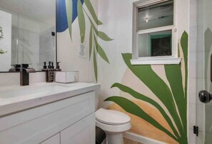 Toalhas de banho, sabonete, papel higiênico 