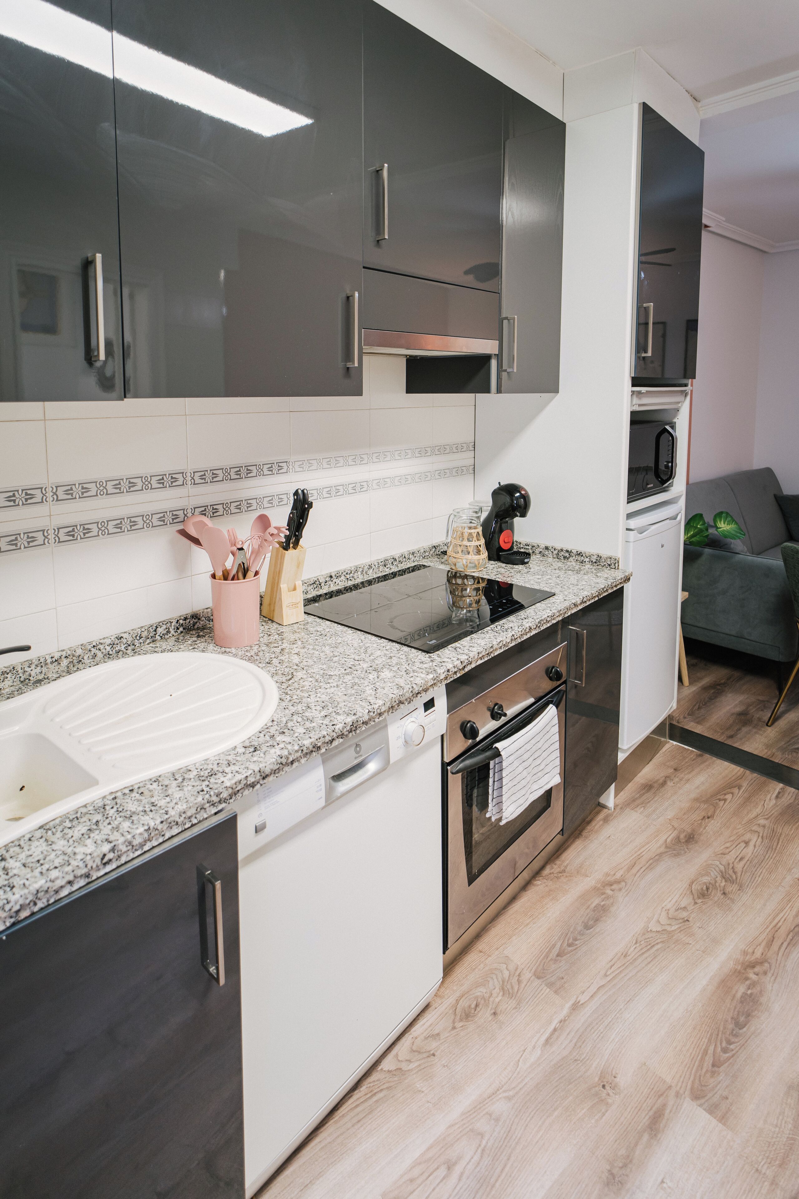 Frigorífic, microones, forn i placa de cuina 