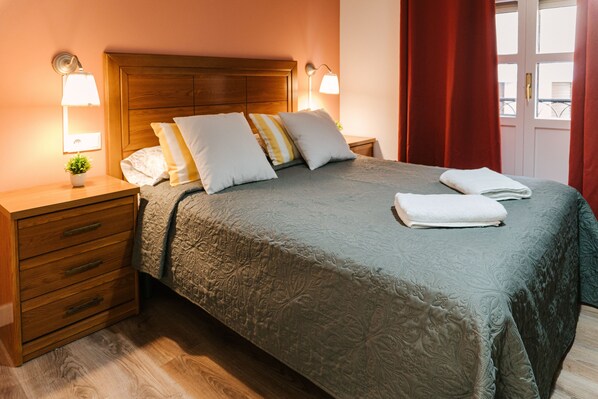 4 Schlafzimmer, Bügeleisen/Bügelbrett, WLAN, Bettwäsche