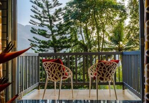 Property grounds - Sceva's Garden Home - King Bed and Mountain View!
 (Adimlay)