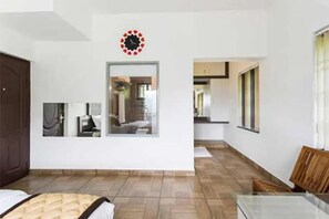 1 bedroom, iron/ironing board, WiFi, bed sheets - Sceva's Garden Home - King Bed and Mountain View!
 (Adimlay)