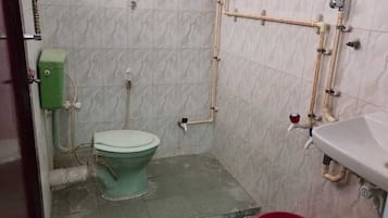 Shower, towels, soap, shampoo