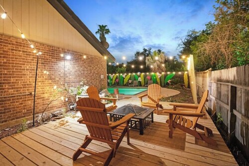 SoHo Retreat-5BRS home-Pool Patio Deck-Houston