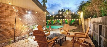 SoHo Retreat-5BRS home-Pool Patio Deck-Houston