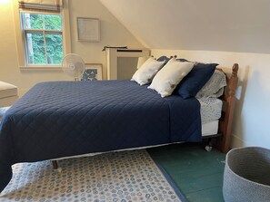 2 bedrooms, desk, free WiFi, bed sheets