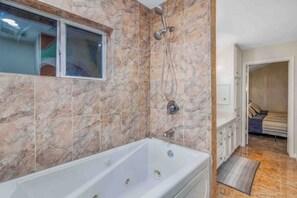 Handtücher, Seife, Toilettenpapier