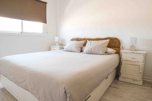 2 chambres, fer et planche à repasser, Wi-Fi, draps fournis