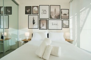 Desk, iron/ironing board, WiFi, bed sheets