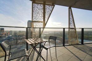 تناول الطعام بالخارج