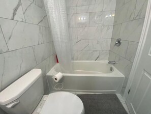 Handtücher, Seife, Toilettenpapier