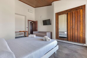 4 habitaciones, tabla de planchar con plancha y internet
