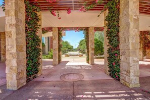 House | 4 bedrooms - Spacious Oasis Spring Training Pool Tennis (Surprise)