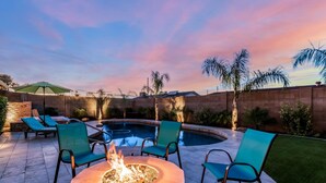 A backyard with a swimming pool, a fire pit, and outdoor seating. - Palm Tree Paradise Heated spa Pool Firepit (Glendale)
