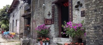 Fengguan Mountain Meilu Village Inn (Yangshuo Yulong River Scenic Area)