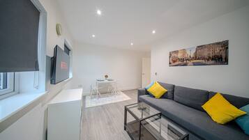 Luxury Apartment, Private Bathroom (One Bedroom) | Lounge