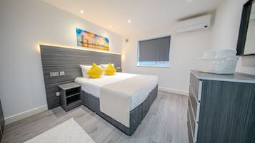 Luxury-Apartment, eigenes Bad (Two Bedroom) | Laptopgeeigneter Arbeitsplatz, Bügeleisen/Bügelbrett, kostenloses WLAN