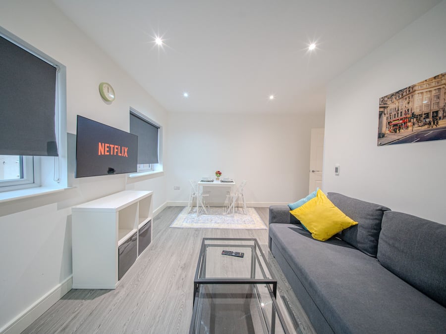 Departamento de lujo, baño privado (One Bedroom) | Cocina compartida | Refrigerador con congelador, microondas, horno y parrilla de estufa