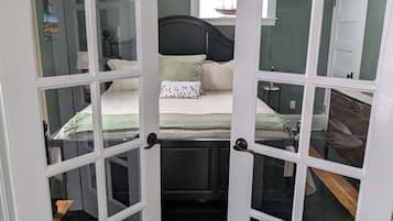 Grand Room | Down duvets, in-room safe, individually decorated, free WiFi