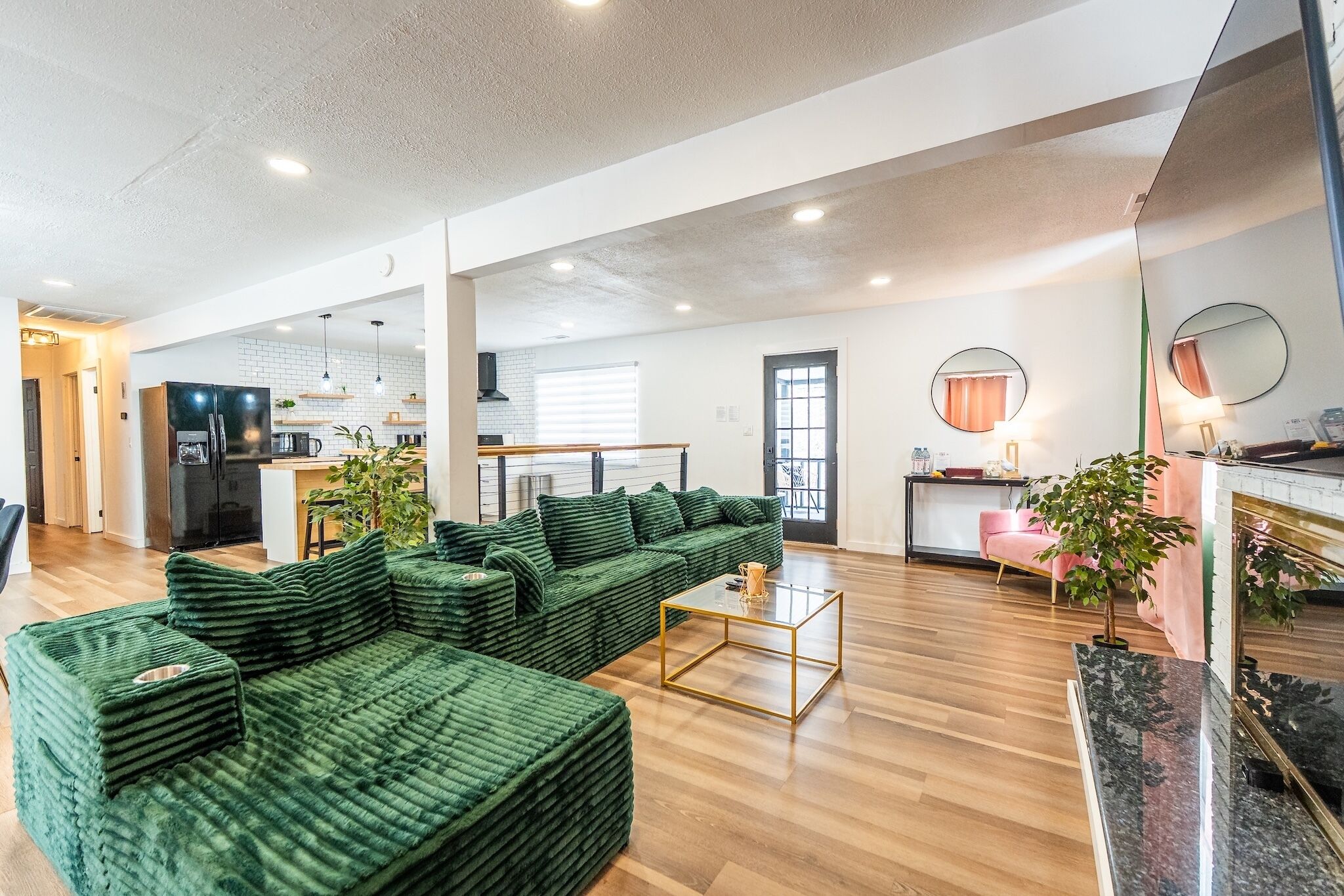 TV connectée, cheminée, baby-foot