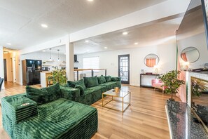 Smart-TV, Kamin, Tischfußball