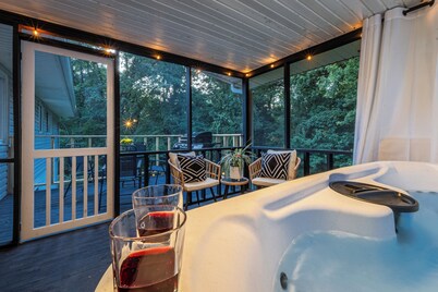 NewRiverGorge4bedroom#HotTuB#FiRePit#GameRooM#BBQGrill#PetFriendly