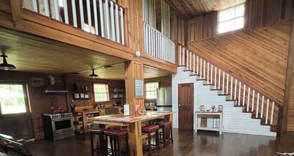 Charming 4-bedroom farmhouse in welcoming Waverly with beautiful views/wildlife