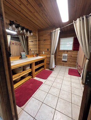 Dusche, Handtücher, Seife, Toilettenpapier