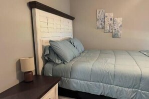 3 chambres, fer et planche à repasser, Wi-Fi, draps fournis