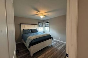 3 quartos, ferros/tábuas de passar roupa, Wi-Fi, roupa de cama