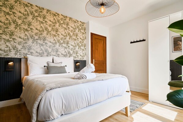 1 bedroom, iron/ironing board, Internet, bed sheets - One bedroom apartment near metro (Lille)