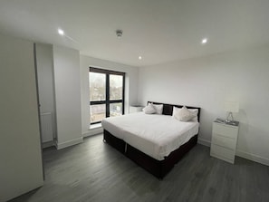 Soundproofing, iron/ironing board, free WiFi - Ilford Tower Apartments (Ilford)