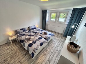 2 habitaciones, tabla de planchar con plancha, cuna de viaje y wifi 