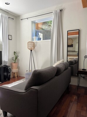 Een smart-tv en een open haard