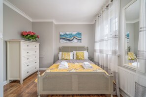 Casa família, 3 quartos, varanda, vista para o jardim | 3 quartos, Wi-Fi de cortesia, roupa de cama