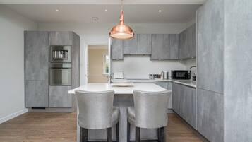 Electric kettle, toaster