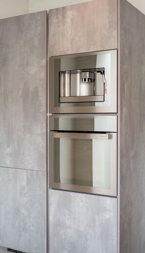 Hervidor eléctrico y tostadora