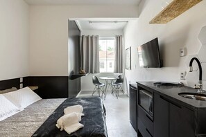 Deluxe Studio | Free WiFi, bed sheets - Zest Teodoro (São Paulo)