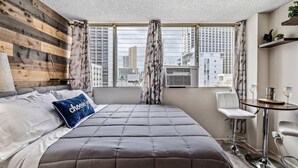 Apartment - Modern Waikiki Condo Perfect for Beach Getaway (Honolulu)