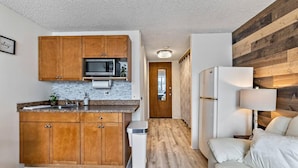 Apartment - Modern Waikiki Condo Perfect for Beach Getaway (Honolulu)