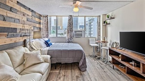 Apartment - Modern Waikiki Condo Perfect for Beach Getaway (Honolulu)