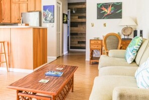 Apartment | 1 bedroom - Enjoy the Sunset Ocean Front 1BR Apt-pool On-site (Kailua-Kona)