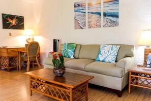 Apartment | 1 bedroom - Enjoy the Sunset Ocean Front 1BR Apt-pool On-site (Kailua-Kona)
