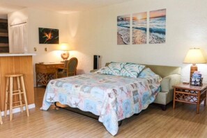 Apartment | 1 bedroom - Enjoy the Sunset Ocean Front 1BR Apt-pool On-site (Kailua-Kona)