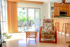 Apartment | 1 bedroom - Enjoy the Sunset Ocean Front 1BR Apt-pool On-site (Kailua-Kona)